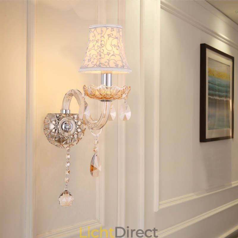 Elegante kristallen wandlamp in Europese stijl, gangpad