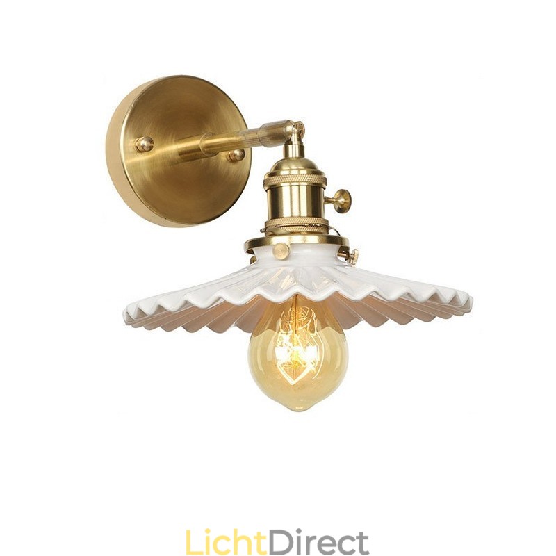 Moderne wandlamp met keramische kap