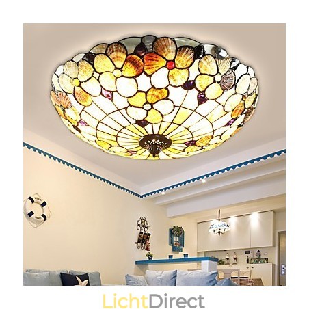 De schelpen van de Middellandse Zee absorberen het licht van de koepel.