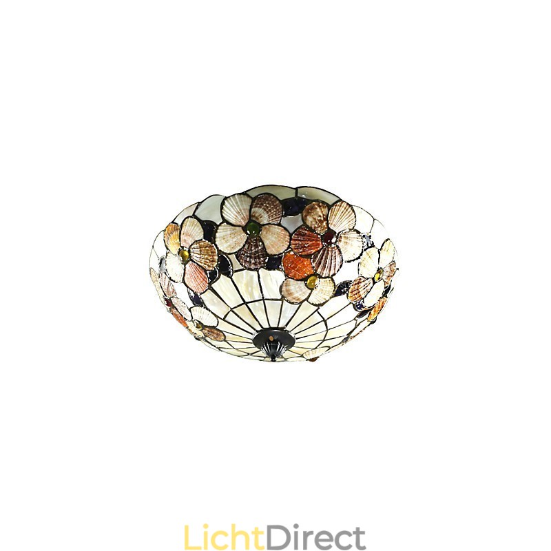 De schelpen van de Middellandse Zee absorberen het licht van de koepel.