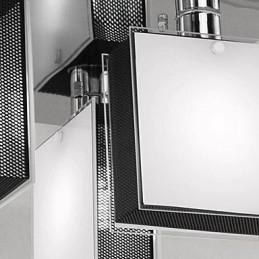 Moderne, eigentijdse, verchroomde metalen inbouwkast