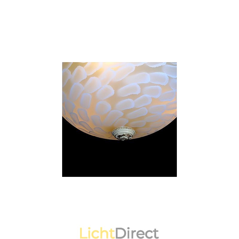 Witte plafondlamp met patroon van glashars en goudkleurig snijwerk in Europese stijl