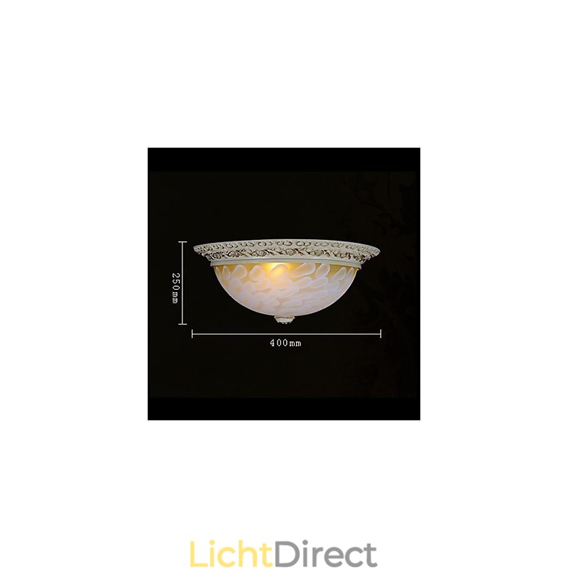 Witte plafondlamp met patroon van glashars en goudkleurig snijwerk in Europese stijl