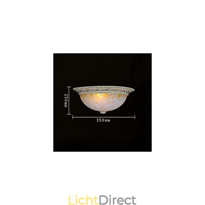 Witte plafondlamp met patroon van glashars en goudkleurig snijwerk in Europese stijl