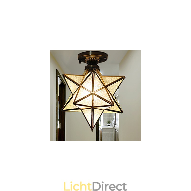 Europese creatieve kunsten op het platteland Glas-in-loodsterren om het licht van de koepellamp te absorberen