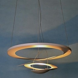 Moderne, eigentijdse metalen hanglamp