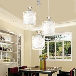 Hedendaagse en gecontracteerde drie creatieve kristallen hanglamp van smeedijzer