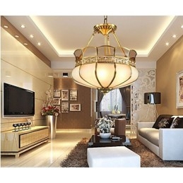 De klassieke koperen semi-plafondlamp Koperen veranda