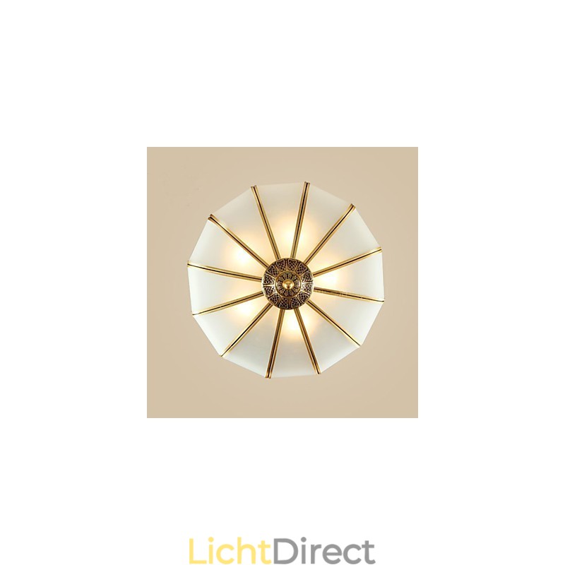 De klassieke koperen semi-plafondlamp Koperen veranda