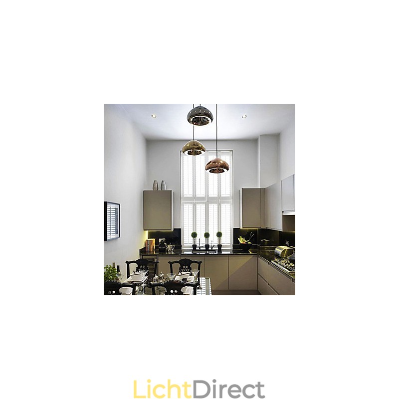 Moderne, eigentijdse metalen hanglamp met schilderij