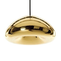 Moderne, eigentijdse metalen hanglamp met schilderij